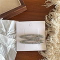 Détail de barrettes ovales évidées en acétate avec texture marbre gris sur carte - Barrettes ovales / Gris-Vert