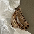 Detail of elegant large hair claw clip featuring classic tortoiseshell pattern and gold spring - White Leopard