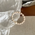 Macro di elastico per capelli ondulato color crema con perla su tessuto testurizzato - Bianco Sporco