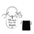 Poliertem Pferde-Schlüsselanhänger mit Gravur, Hufeisen und schwarzem Samtbeutel - Rennpferd Stable Tag (Horse002/Samtbeutel)