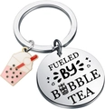 Porte-clés en acier inoxydable avec pendentif gravé fueled by bubble tea en gros plan - Style Fueled By Bubble Tea