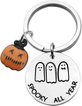 Detalle del llavero Spooky All Year de acero con calabaza naranja y colgante de fantasma - 25mm / Color Acero