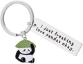 Detail van panda-sleutelhanger met gegraveerde stalen plaat en kleurrijke hanger - Panda Rechthoekige Tag