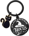 Close-up van zwarte Hocus Pocus sleutelhanger met heksenhut en zwarte kat bedels - It Is Just A Bunch of Hocus Pocus (3x3)