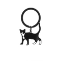 Detail van de minimalistische zwarte kat sleutelhanger met witte pootjes en metalen ring - Zwart