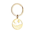 Détail du porte-clés doré en acier inoxydable avec motifs de lune et de vagues - Doré