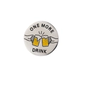 Dettaglio ravvicinato di una moneta decisionale con design smaltato di brindisi di birra - Design Logo Differente Doppio Lato (Drink or Over)