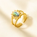 Detail van een 18k vergulde ring met abalone schelp inleg en gedraaide ringband - Gouden Zonnebloem Abalone Schelp Stijl (G923-G-B)
