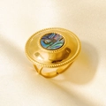 Detailansicht des 18k vergoldeten Edelstahlrings mit Inlay aus echter Abalone-Muschel - Gold Abalone Muschel Stil (J935-G-B)