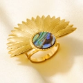 Detailansicht eines 18k vergoldeten fächerförmigen Rings mit schillerndem Muschel-Inlay - Gold Abalone Muschel Modell (J937-G-B)