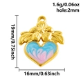 Goldener Herzanhänger mit Blumen und blau-rosa Emaille, Größe 19mm für DIY-Schmuck - Herz Floral (S2954)