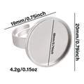 Détail macro du support de bague rond de 18mm en acier inoxydable avec anneau réglable - Argenté