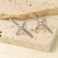 Dettaglio orecchini a stella d'argento con cristallo tondo su base in pietra - Stile Strass Bianco Argentato (D538-S-W)