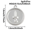 Zilveren roestvrijstalen ronde hanger met dolkreliëf en gekartelde randen, 1,8 cm - Zilveren Kort Zwaard Stijl (S3142-S)