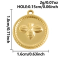 Gepolijste gouden roestvrijstalen ronde bijen hanger met reliëf en gedraaide rand - Gouden Bij Stijl (S3139-G)