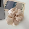 Franse stijl champagne satijnen scrunchie met zachte geplooide zijden textuur - Champagne Scrunchie