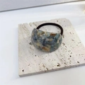 Elegant tortoiseshell acetate hair tie with blue and beige marble patterns - Cheese Blue