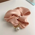 Elegante coletero de satén melocotón con dije de corazón dorado y una perla blanca - Rosa (A-3168-2)