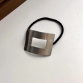 Elastico per capelli nero minimalista con fibbia rettangolare in metallo argento spazzolato - Rettangolare Vuoto Argento (A-3350-2) / Argento
