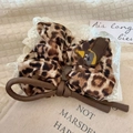 Elastico per capelli leopardato con pizzo e piccolo orso su sfondo beige - D-5999-1 Caffè Chiaro