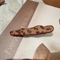 Vintage leopard print wavy hair clip with reddish-brown resin border for women - Light Coffee Wave (D-5508-6)