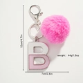 Mode Buchstabe B Schlüsselanhänger in Silber und Rosa mit weichem Pompon und Karabiner - Rosa Buchstabe B