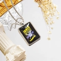 Detailopname van rechthoekige hanger met honkbalthema en inspirerende tekst - Stijl 2 / Ketting