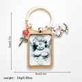 Vista dettagliata del portachiavi angelo con dimensioni di sette per sei centimetri - Portachiavi (款式3钥匙扣) / Stile 3
