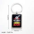 Dettaglio portachiavi calcio misure 7x3cm con slogan motivazionale Set Goals Reach Repeat - Stile 6 Portachiavi