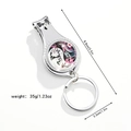 Dettaglio portachiavi tagliaunghie argento con design volpe e fiori di ciliegio - Stile Volpe Bianca Sakura (Stile 6)