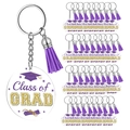 Dettaglio di 24 portachiavi di laurea in acrilico con nappe viola e scritta Class of GRAD - Viola