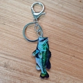 Portachiavi in acrilico colorato con motivo branzino e moschettone in metallo argento - Stile Boccalone(4)