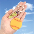 Détail du porte-clés baseball en acrylique avec pendentif balle jaune et gobelet miniature - Baseball Jaune
