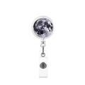 Dettaglio del porta badge retrattile con un design realistico della superficie lunare - Luna