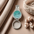 Inspirerende nagelknipper sleutelhanger met geloofstekst op florale achtergrond - Cyaan Religieus Motto Stijl(2)