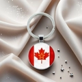 Détail du porte-clés drapeau canadien argenté avec feuille d'érable rouge sur fond velours - Style Érable Créatif avec Étoile d'Or (23)