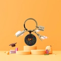 Portachiavi scientifico con ciondolo E=mc2 e ciondoli matematici su sfondo arancio - Tema Educazione Scientifica Einstein E=mc2 (5876366124535)