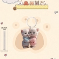 Llavero plano 2D de acrílico con gatos lindos en sudaderas, grosor de 0,25 cm - Estilo Gatos abrazados con suéteres azul y rosa (5)