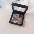 Set di fermagli per capelli a cuore con strass rosa in una confezione regalo in film PE nero - Multicolore
