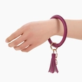 Magenta PU-Leder Armband Schlüsselanhänger mit goldenem Karabiner und Zierquaste Anhänger - Lila