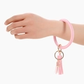 Schlüsselanhänger aus rosa Kunstleder mit eleganter Quaste und goldener Hardware - Rosa