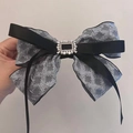 Fermaglio a fiocco a doppio strato in seersucker grigio, raso nero e fibbia di perle - Blu Chiaro (B-2449-3)
