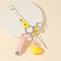 Cartoon eend sleutelhanger set met roze nagelknipper en gele bel accessoires - Geel Eend Thema