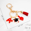 Portachiavi laurea dorato con tocco, diploma, nappa rossa e ciondolo con lettera A+ - Rosso