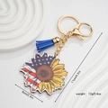 Nahaufnahme vom patriotischen Sonnenblumen-Schlüsselanhänger mit US-Flagge und Quaste - Sonnenblumen-Stil (款式4)
