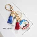 Dettaglio del ciondolo in vetro con aquila americana, frange patriottiche e moschettone - Aquila con Bandiera a Stelle e Strisce (Stile 4)