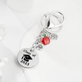 Porte-clés enseignant argenté avec breloque Class of 2023 et petit pendentif pomme - Style Départ de Rêves (5171560090792)