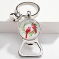 Silberner Flaschenöffner Schlüsselanhänger mit Kardinalvogel-Motiv und Herzanhänger - Paar Kardinäle Kiefernkranz Stil (06)