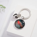 Porte-clés oiseau cardinal argenté avec breloque cœur et pendentif rond sur socle blanc - Photo Réaliste Cardinal Style (10)
