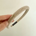 Cerchietto in maglia stile francese beige champagne con dettaglio lettera Change oro - Albicocca